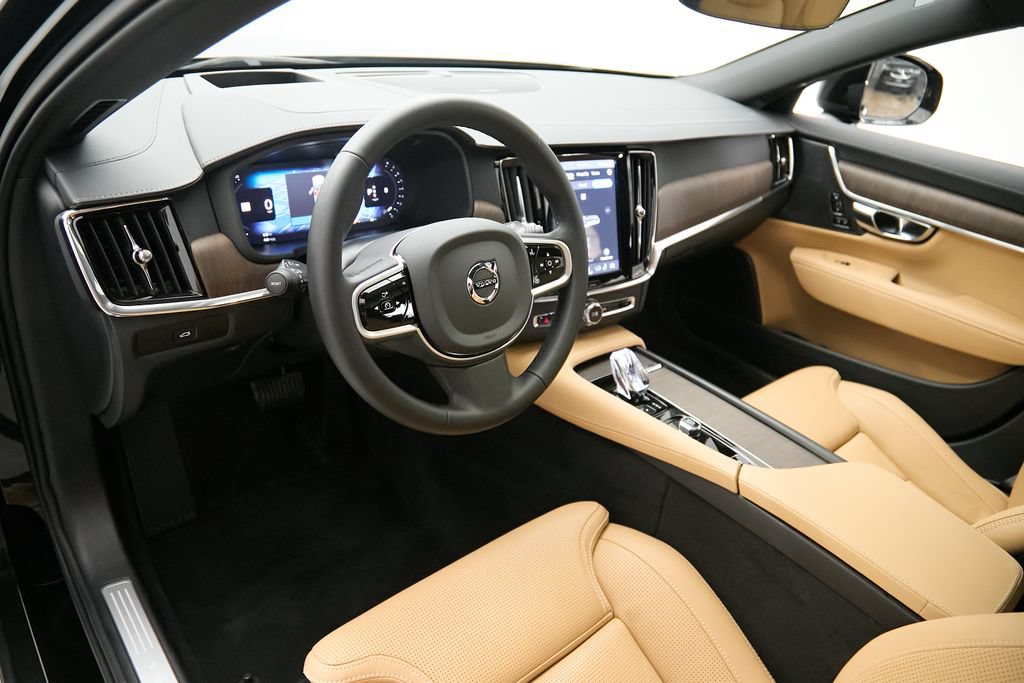 Certified 2025 Volvo V90 B6 Cross Country Ultra AWD/4WD image 13