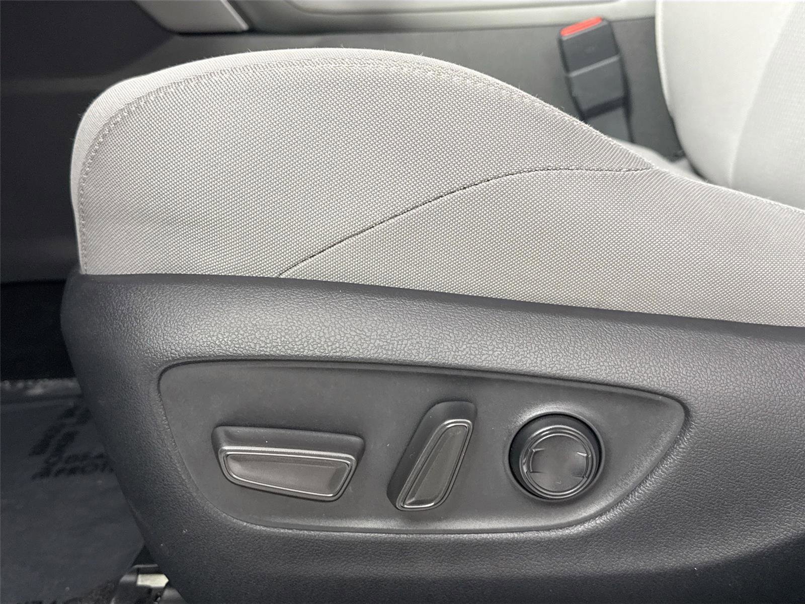 Certified 2022 Toyota Venza XLE image 26