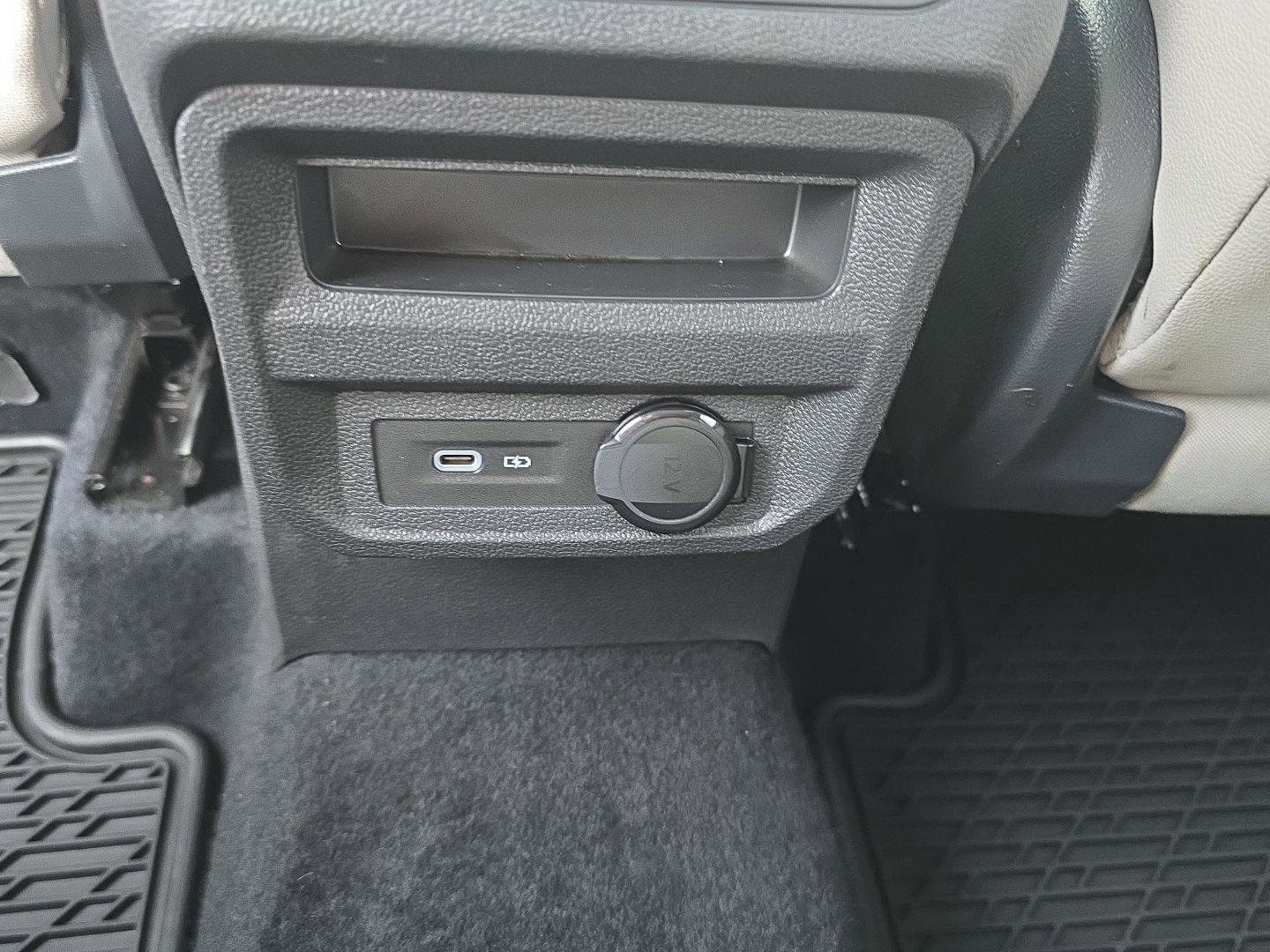 Used 2021 Volkswagen Tiguan SE image 11