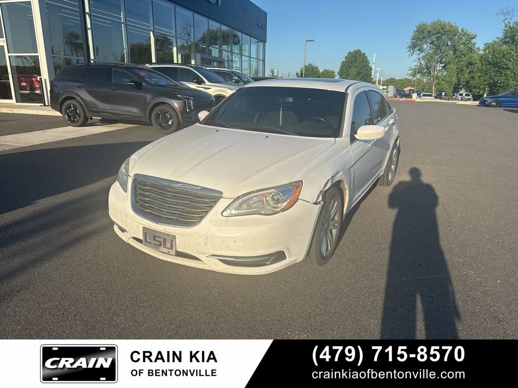 Used 2013 Chrysler 200 Touring FWD image 6