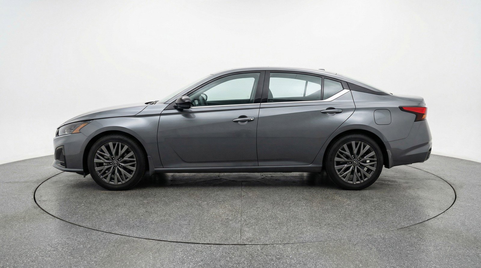 Used 2025 Nissan Altima 2.5 SV FWD image 5