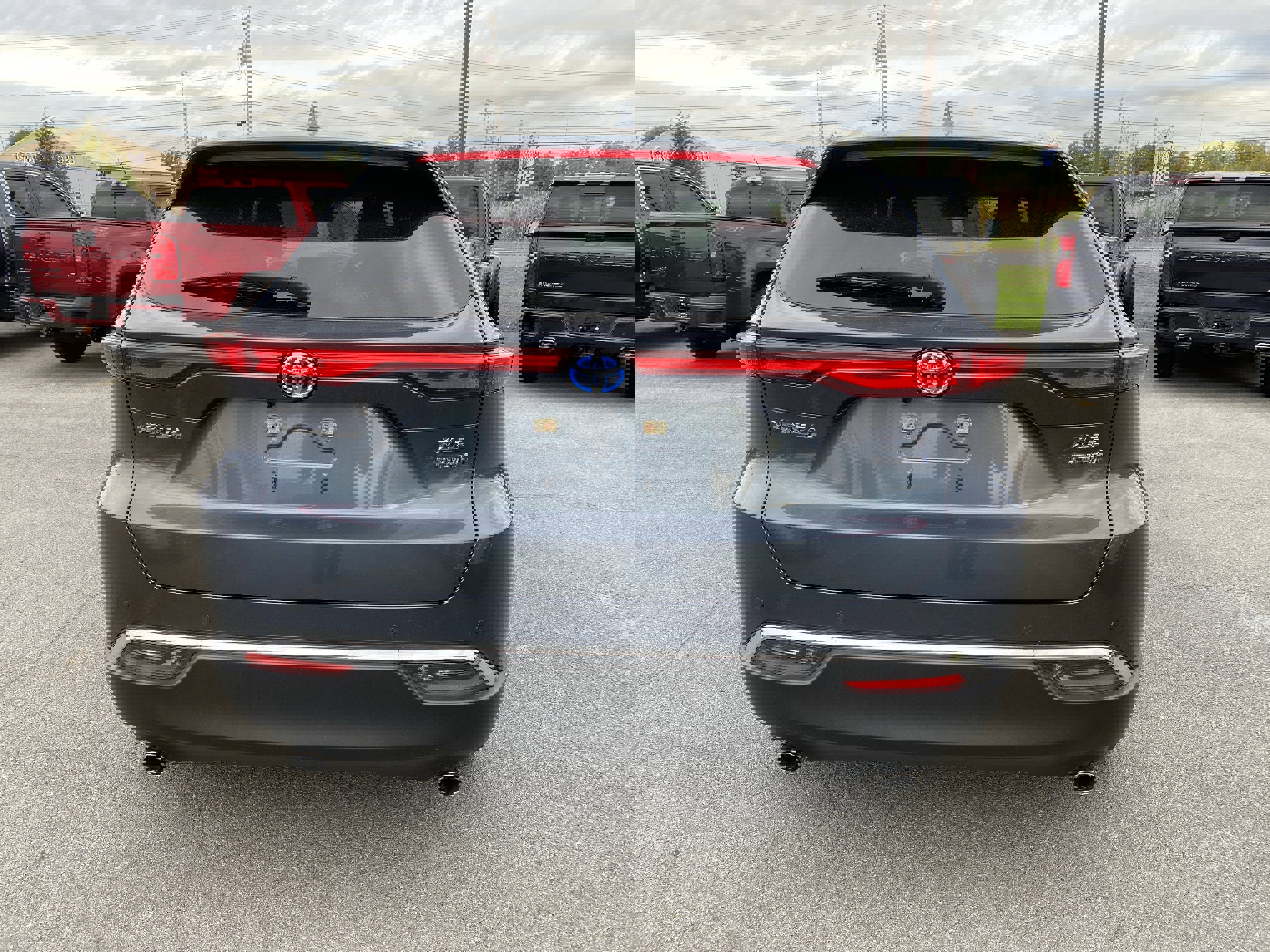 Used 2022 Toyota Venza XLE image 6