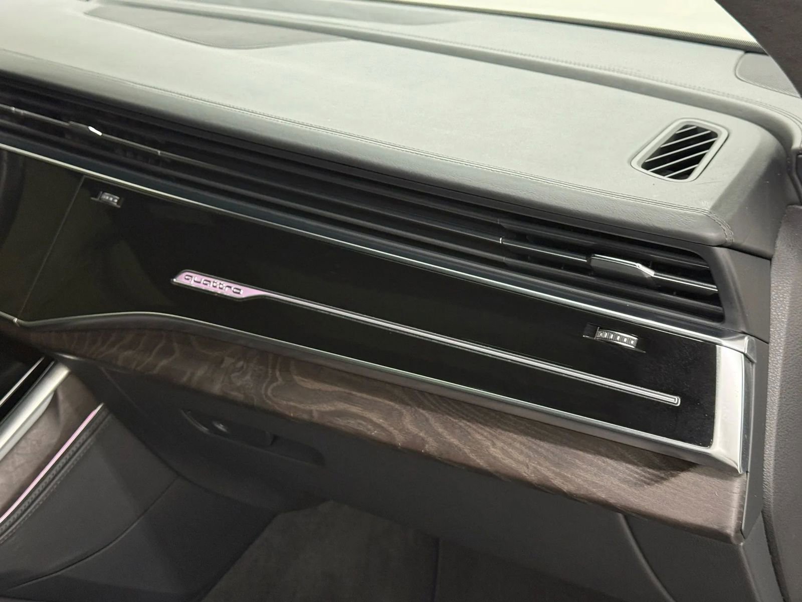 Used 2019 Audi Q8 Prestige w/ Luxury Package AWD/4WD image 21