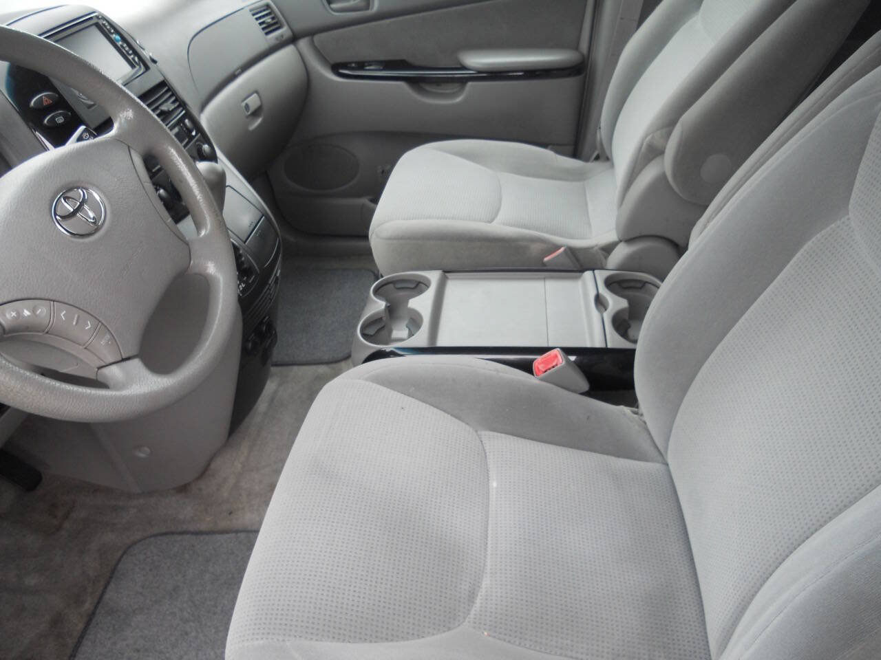 Used 2005 Toyota Sienna LE FWD image 16