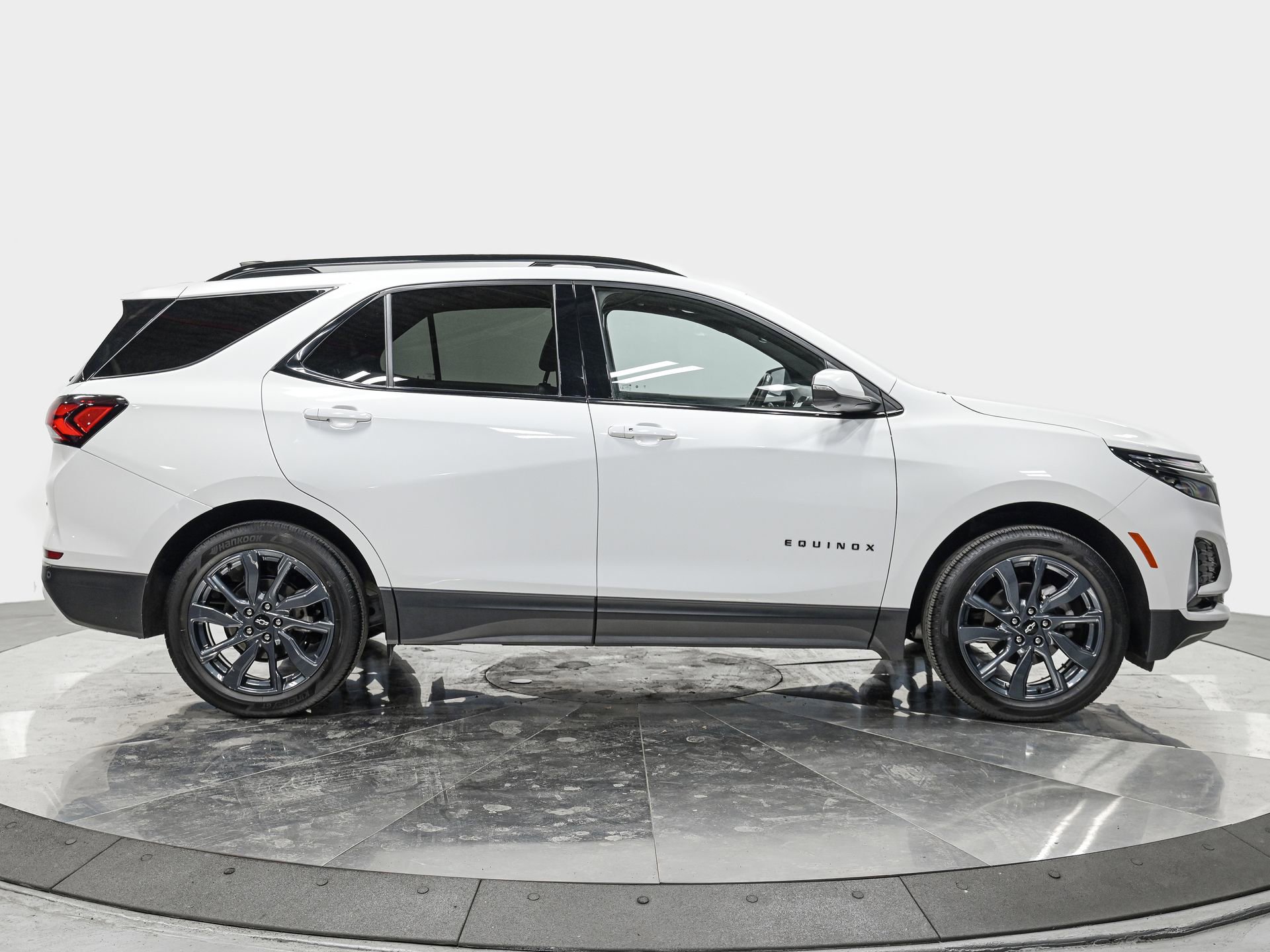 Used 2023 Chevrolet Equinox RS w/ RS Leather Package image 8