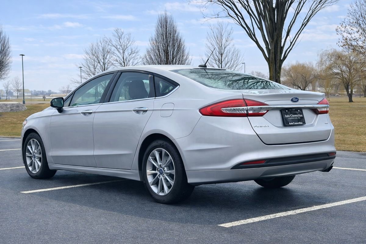 Used 2017 Ford Fusion SE image 6