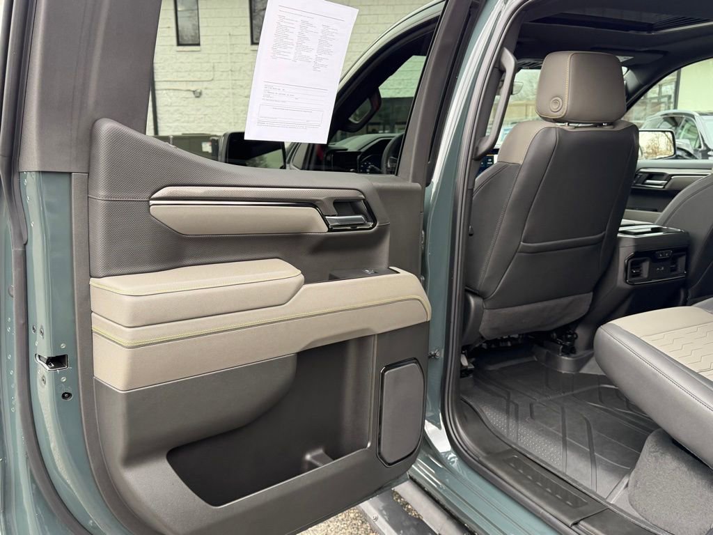 Used 2025 Chevrolet Silverado 1500 ZR2 w/ Technology Package image 13