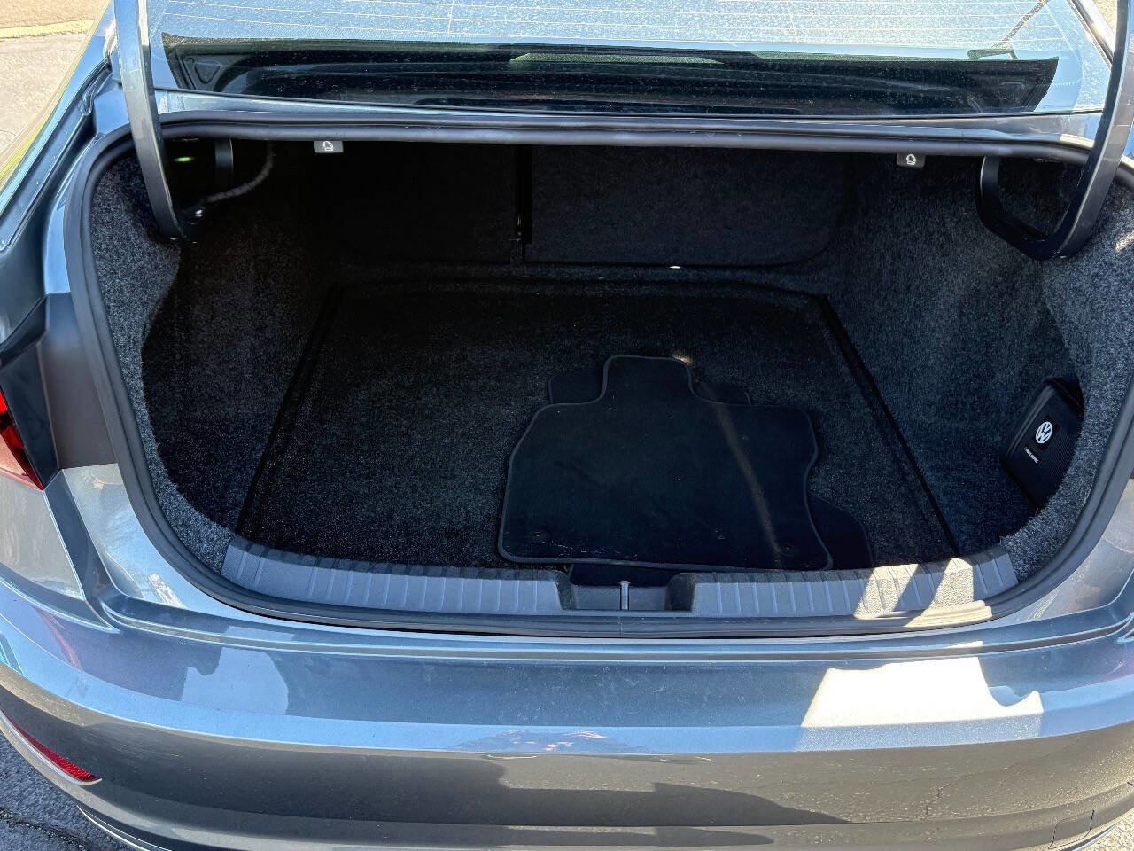 Used 2020 Volkswagen Jetta R-Line image 24