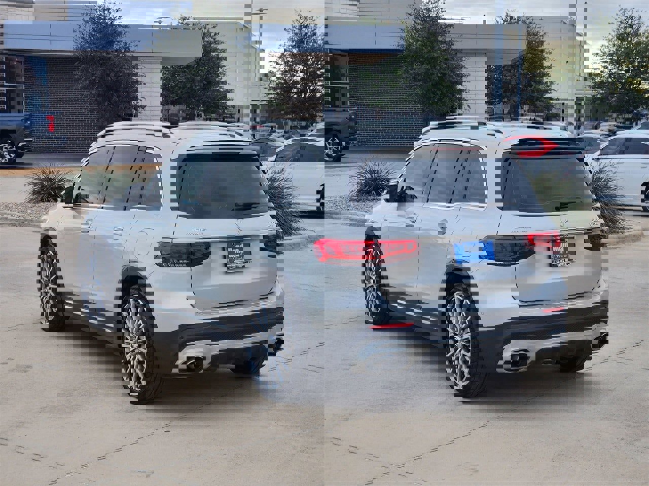 Used 2023 Mercedes-Benz GLB 35 AMG 4MATIC image 7