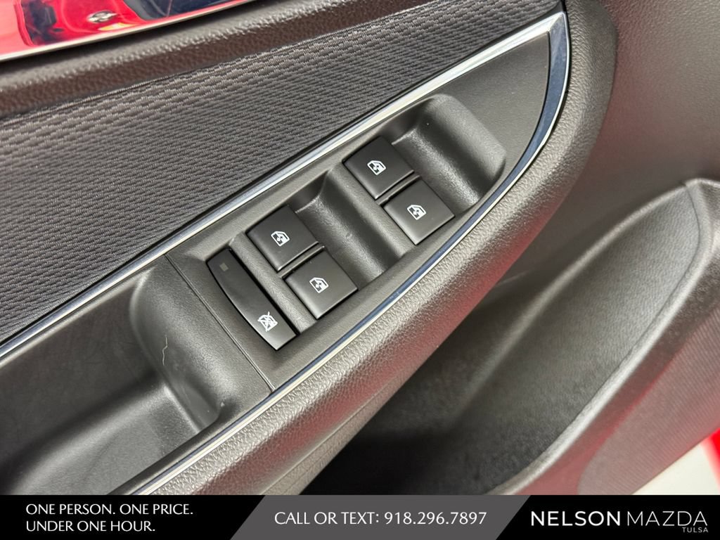 Used 2018 Chevrolet Cruze LT w/ Convenience Package FWD image 19