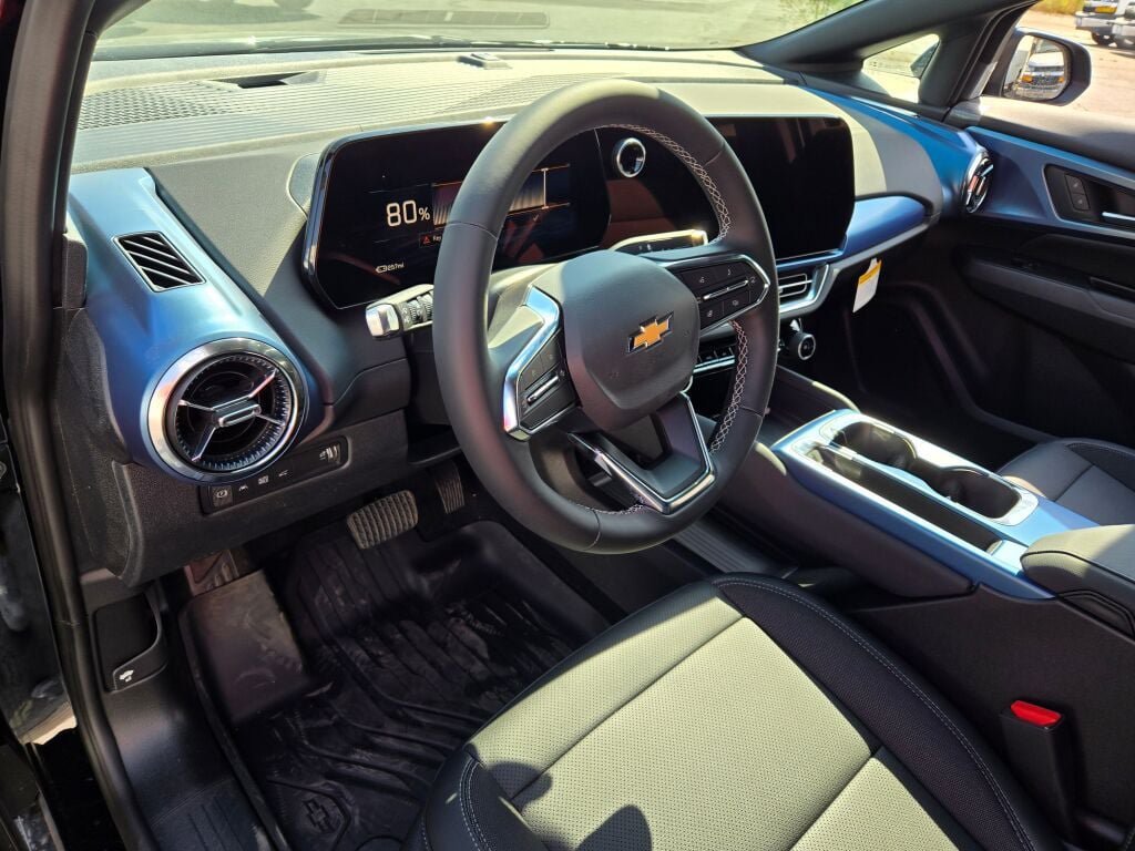 New 2026 Chevrolet Equinox EV LT AWD/4WD image 17
