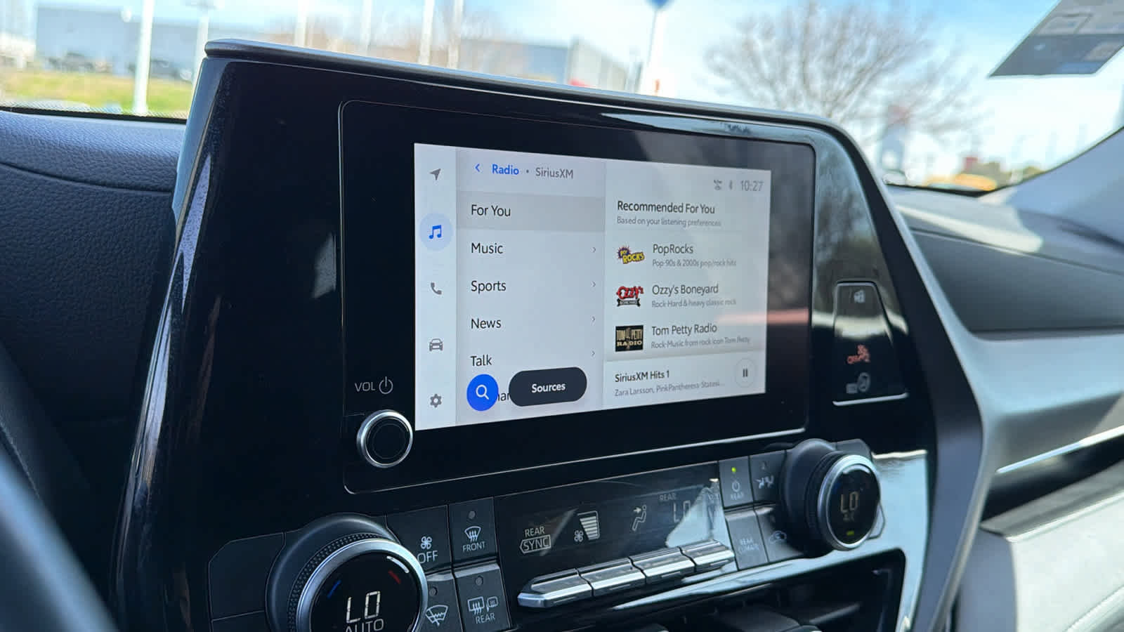 Used 2024 Toyota Highlander LE image 15