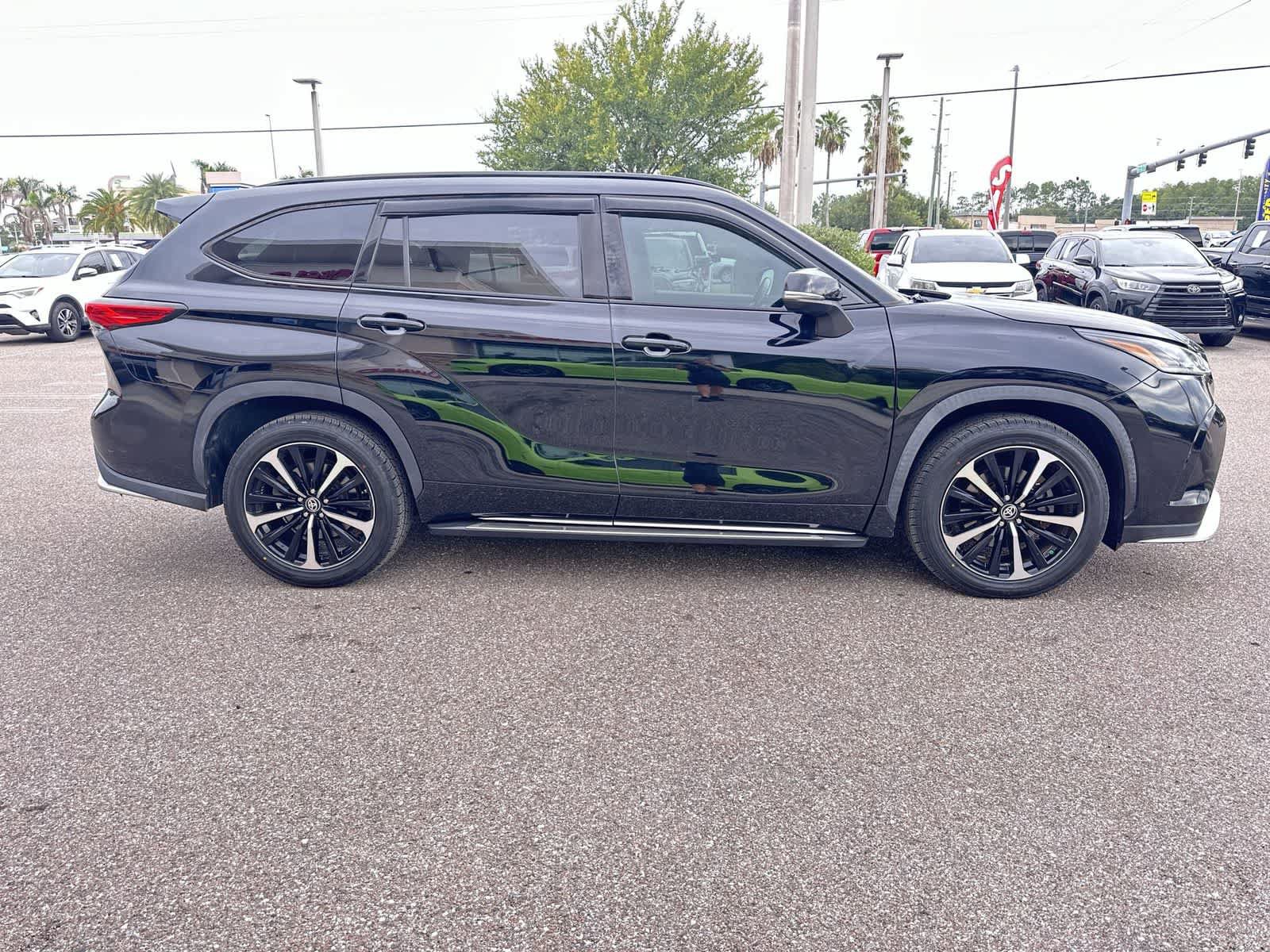 Used 2021 Toyota Highlander XSE FWD image 7