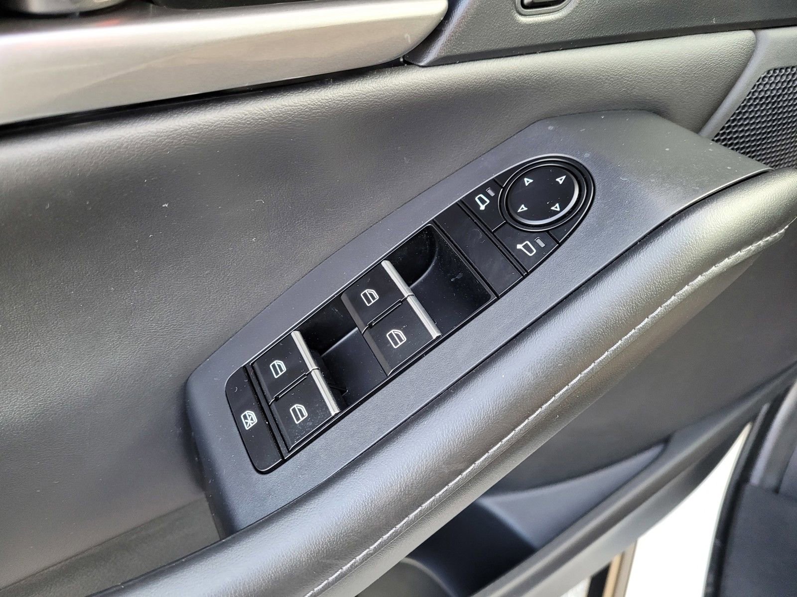 Used 2022 MAZDA CX-30 AWD 2.5 S w/ Select Package image 16