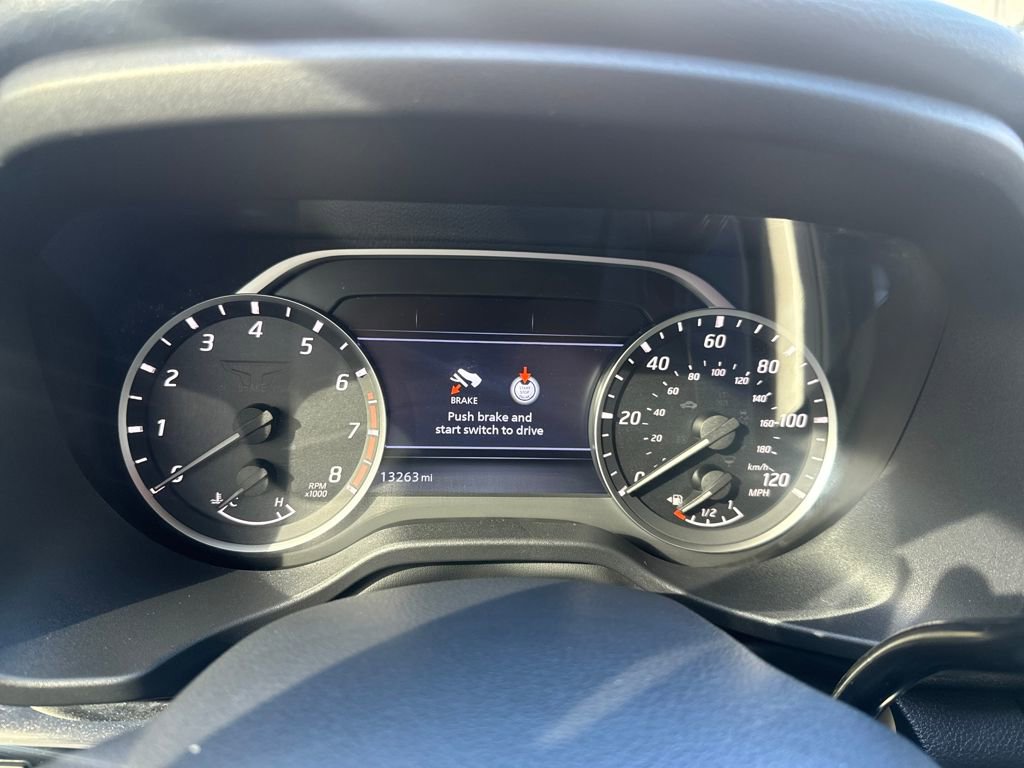 Used 2024 Nissan Titan SV w/ SV Convenience Package image 16