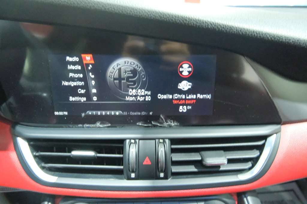 Used 2018 Alfa Romeo Giulia Ti w/ Nero Edizione RWD image 26