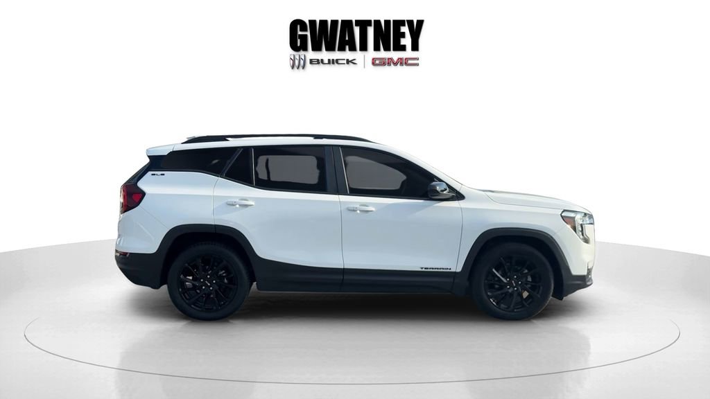 Used 2024 GMC Terrain SLE w/ Elevation Edition FWD image 2