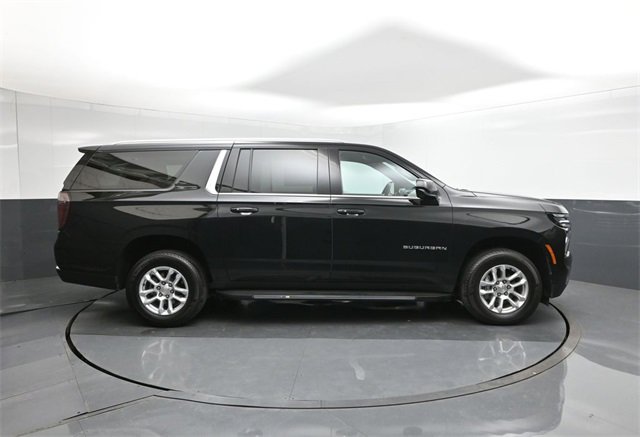 Used 2025 Chevrolet Suburban LT image 26