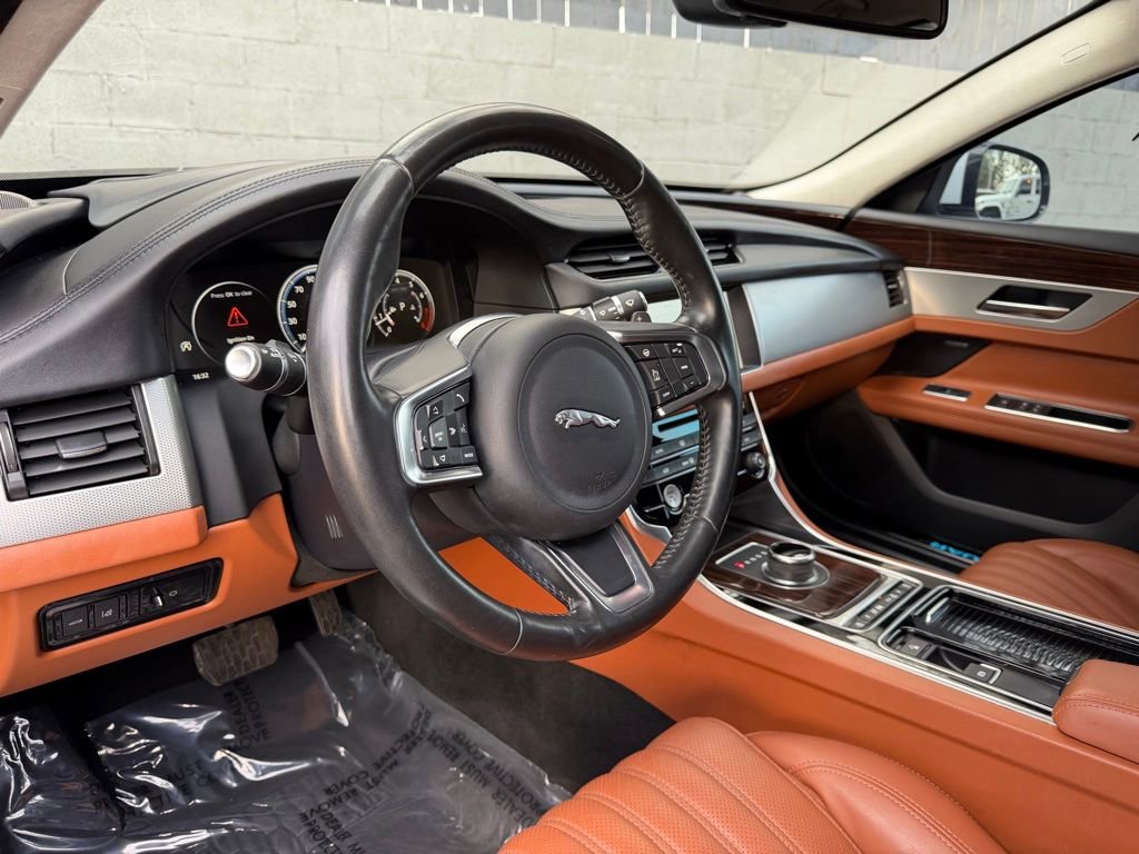 Used 2018 Jaguar XF Portfolio RWD image 9
