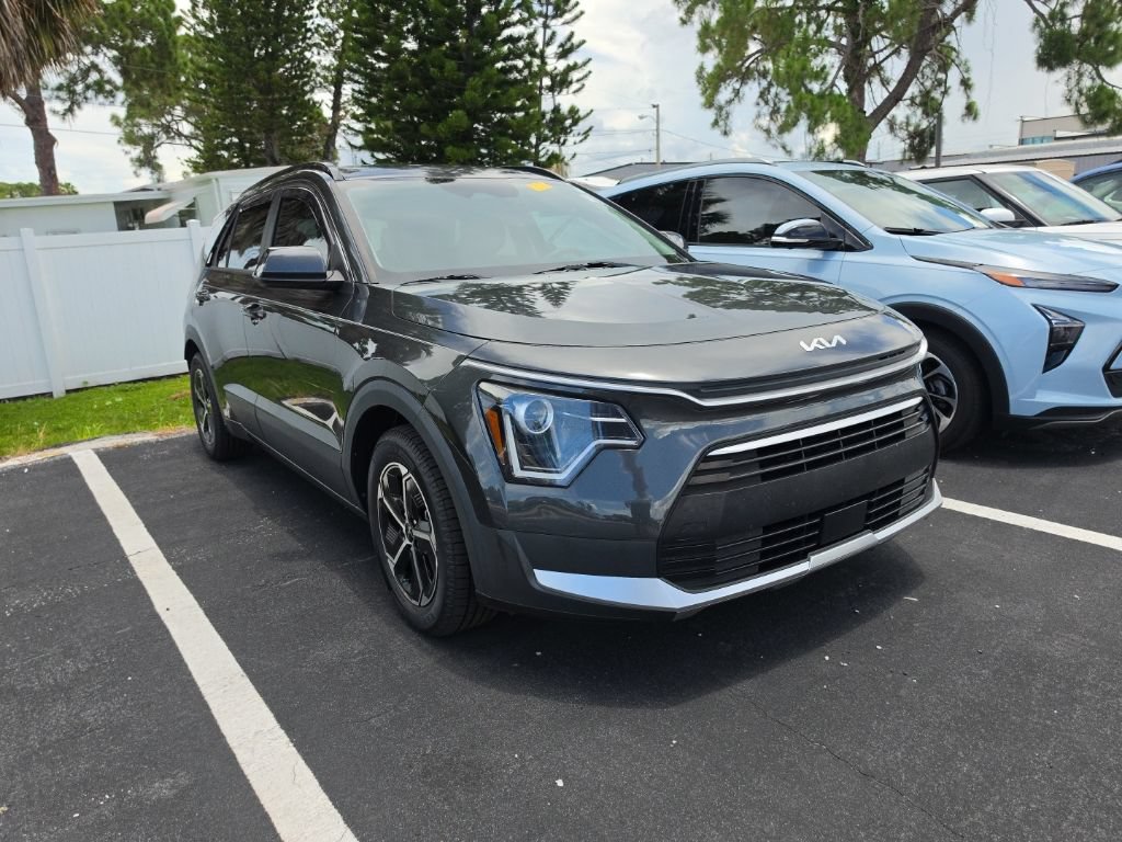 Certified 2023 Kia Niro EX FWD image 3