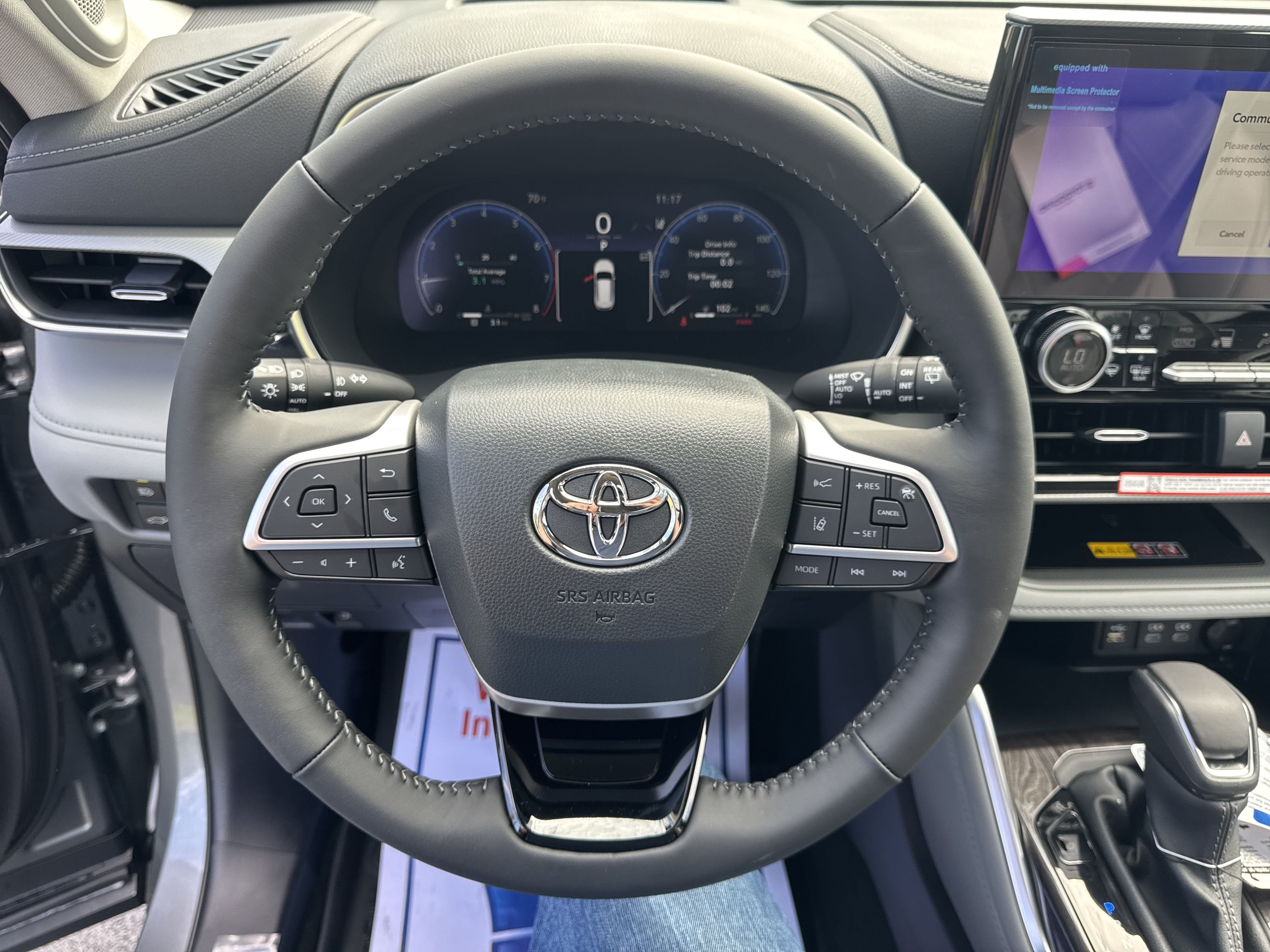 New 2025 Toyota Highlander Platinum AWD/4WD image 17
