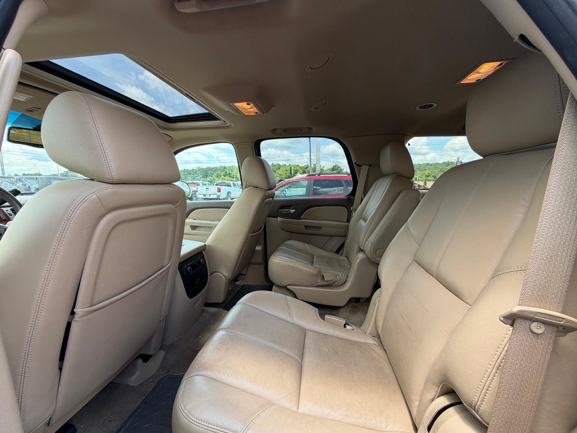 Used 2012 Chevrolet Tahoe LT w/ Luxury Package AWD/4WD image 8