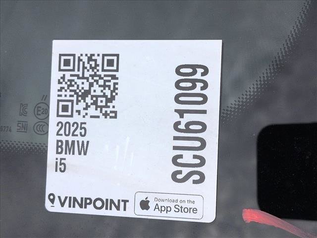 Used 2025 BMW i5 eDrive40i w/ Premium Package image 28