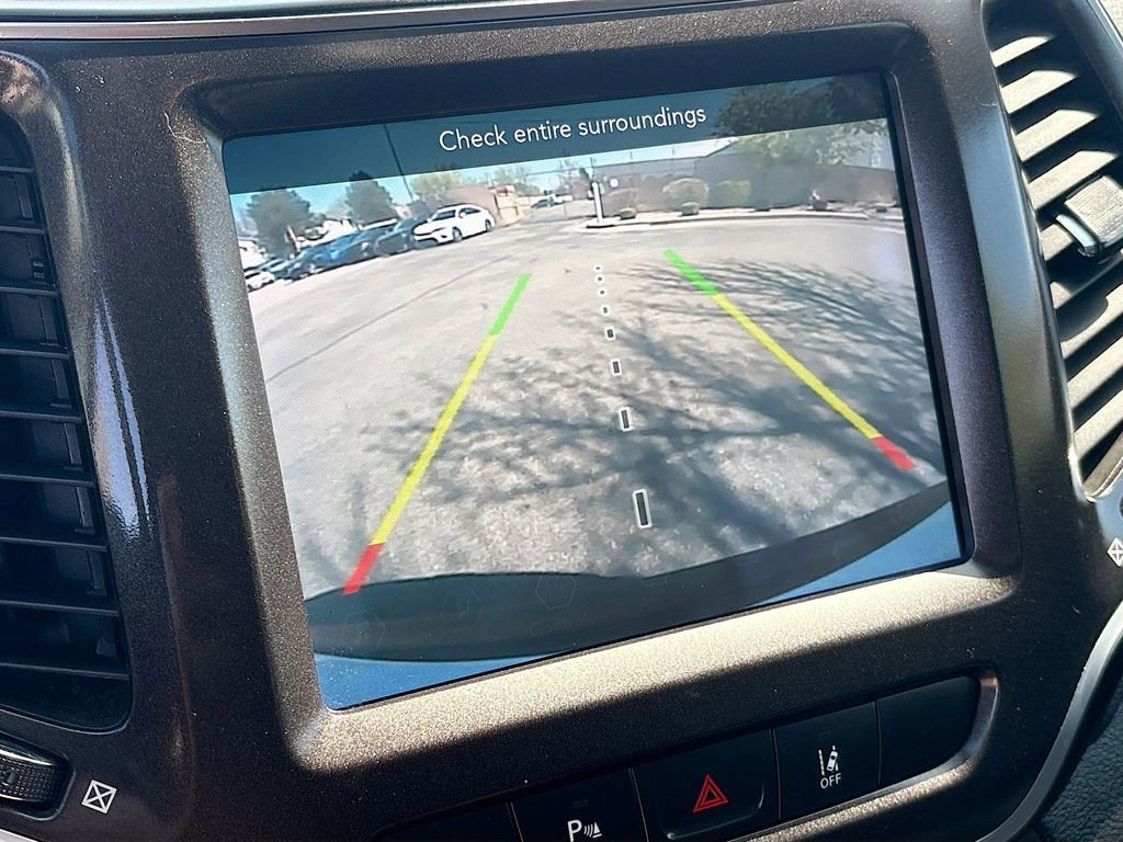 Used 2021 Jeep Cherokee Trailhawk image 13