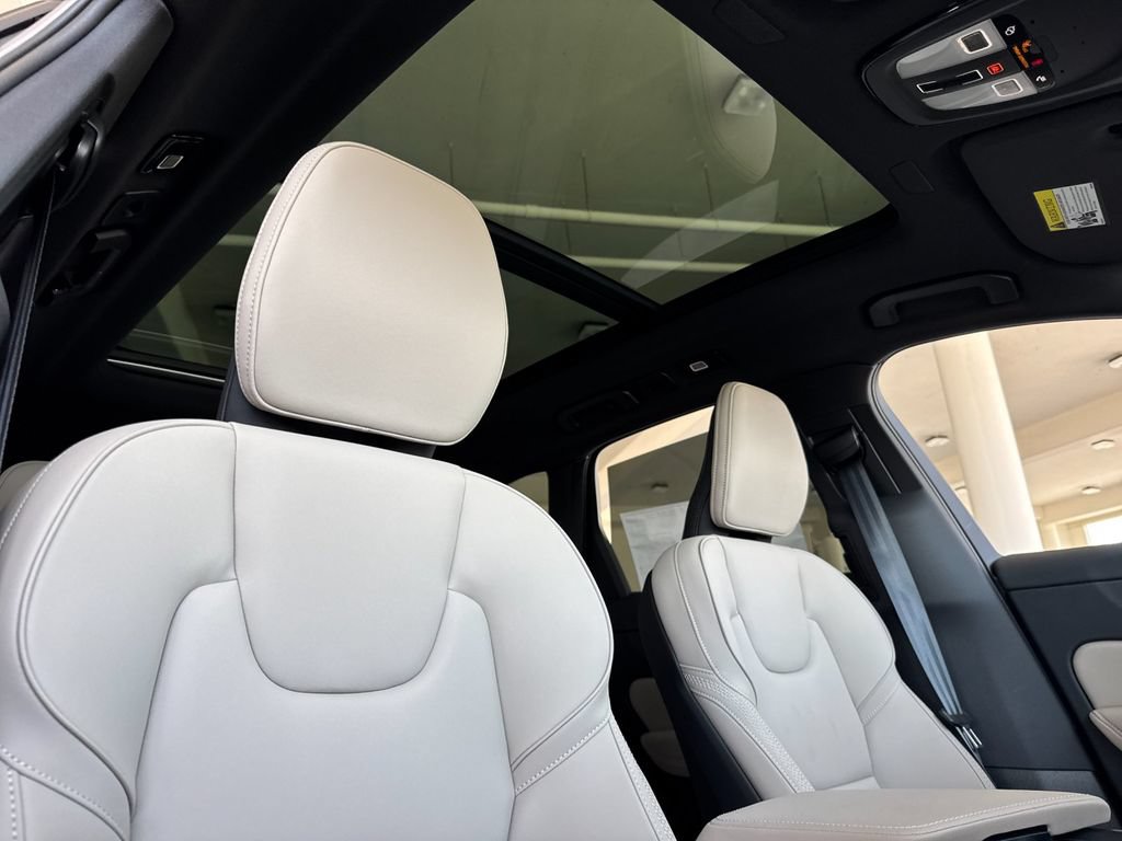 New 2026 Volvo XC60 T8 Plus w/ Climate Package PRO AWD/4WD image 16