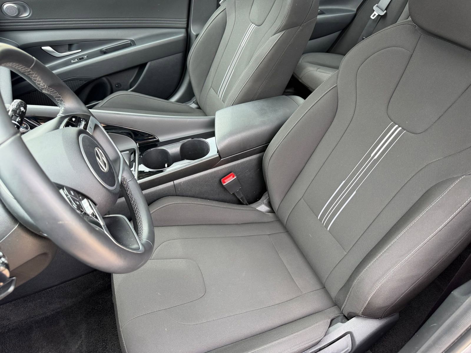 Used 2025 Hyundai Elantra SEL image 38