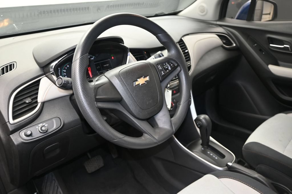 Used 2017 Chevrolet Trax LS FWD image 19