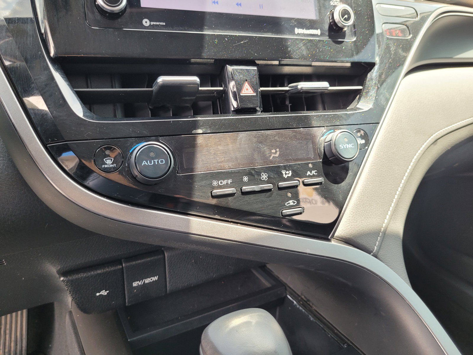 Used 2023 Toyota Camry SE w/ Convenience Package FWD image 19