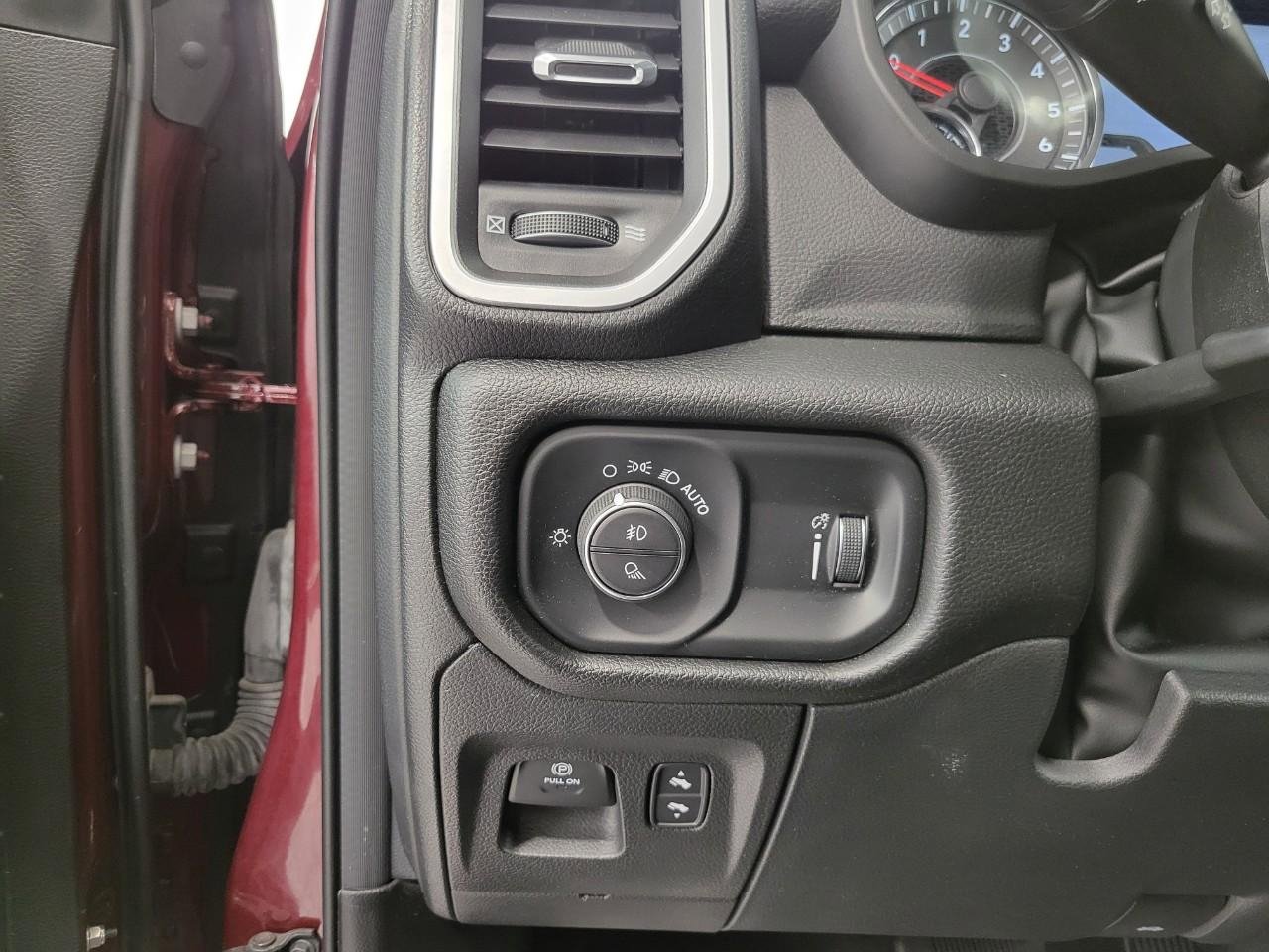 Used 2022 RAM 1500 Big Horn AWD/4WD image 10