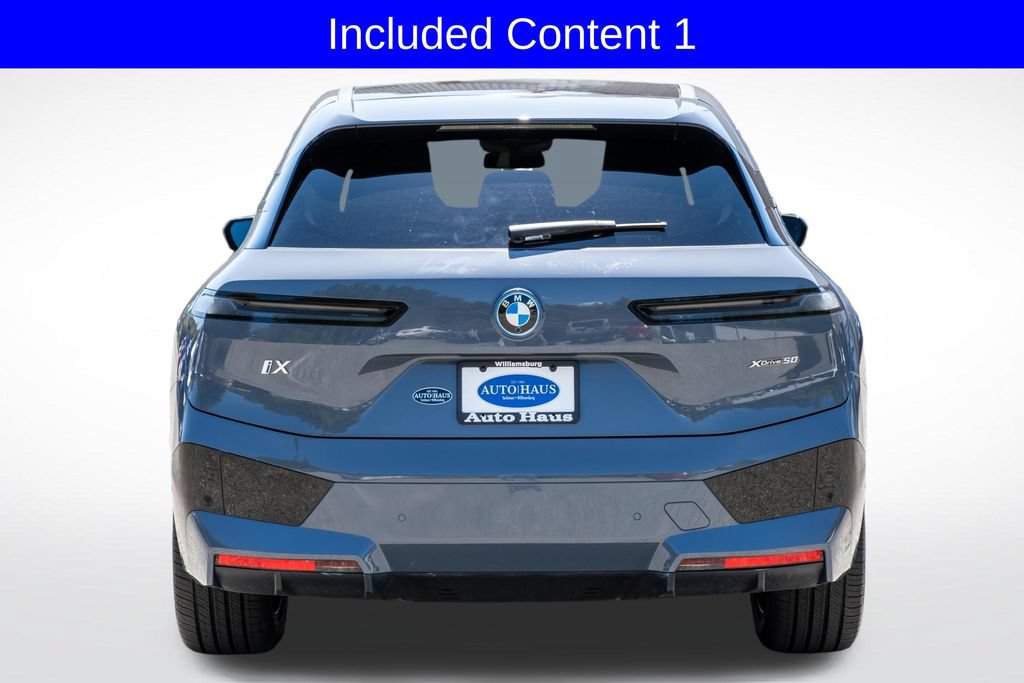 Used 2023 BMW iX xDrive50 w/ Sport Package AWD/4WD image 7