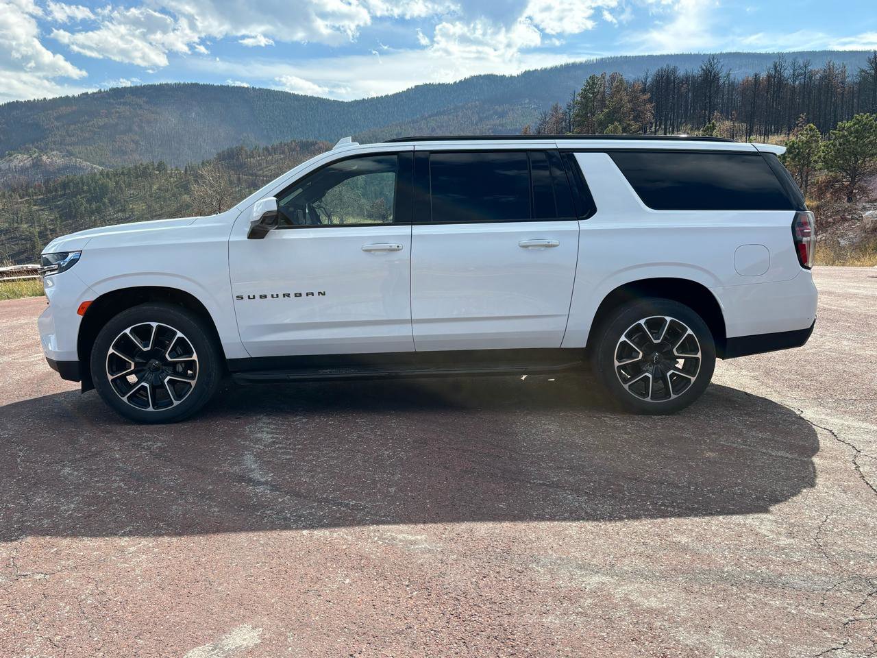 Used 2023 Chevrolet Suburban RST w/ Luxury Package image 4