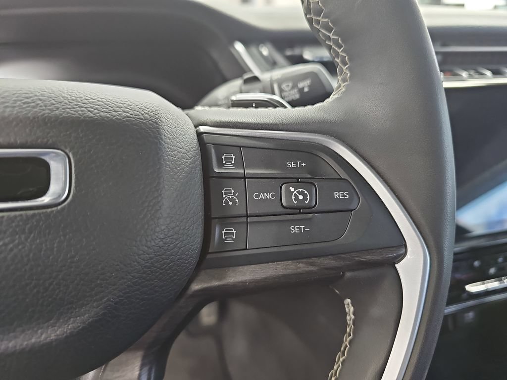 Used 2024 Jeep Grand Cherokee L Limited w/ Luxury Tech Group II AWD/4WD image 18