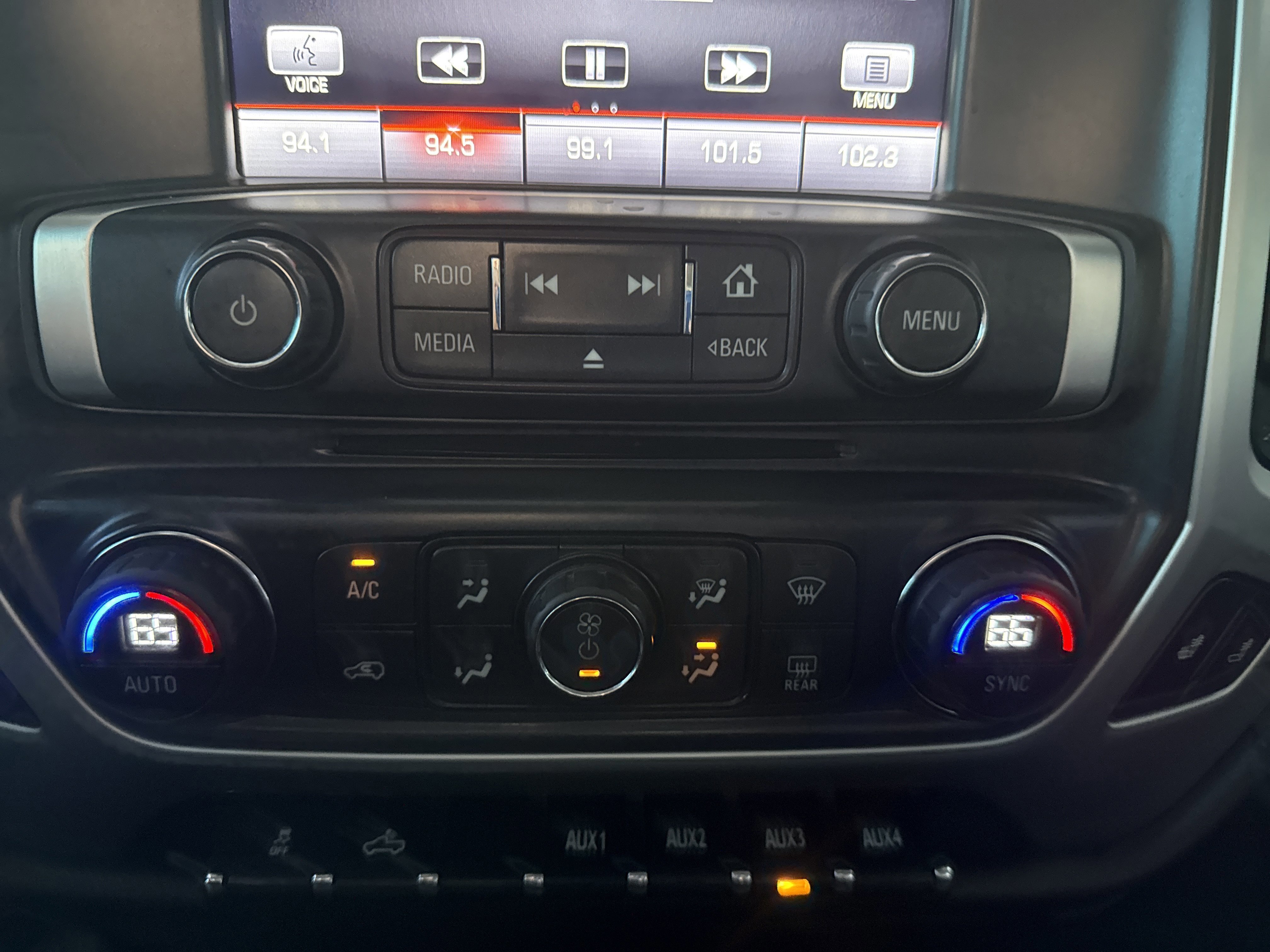 Used 2015 GMC Sierra 1500 SLE w/ SLE Value Package image 23