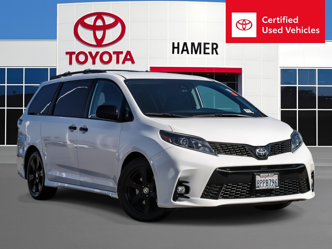 Certified 2020 Toyota Sienna SE w/ Nightshade Edition FWD image 1