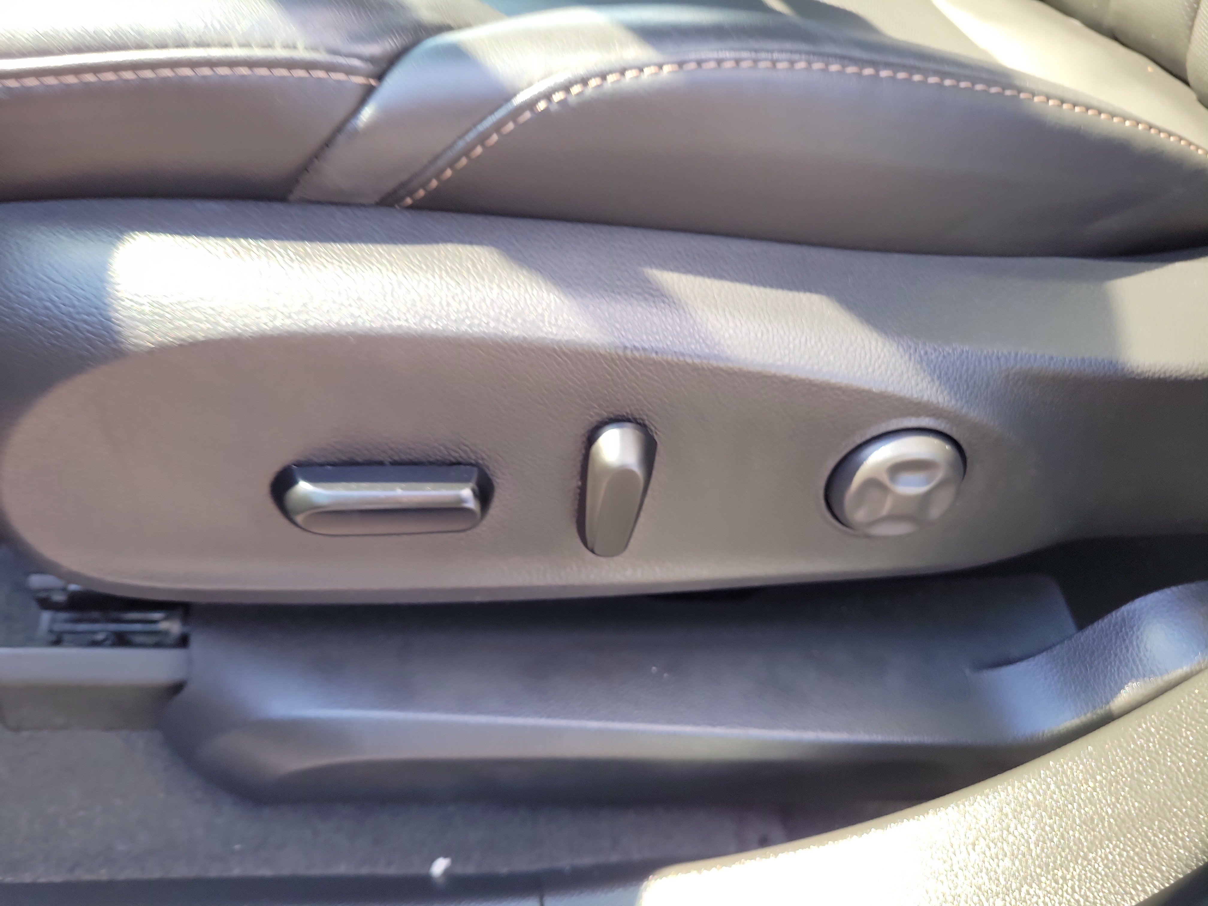 Used 2017 Buick Envision Premium AWD/4WD image 17