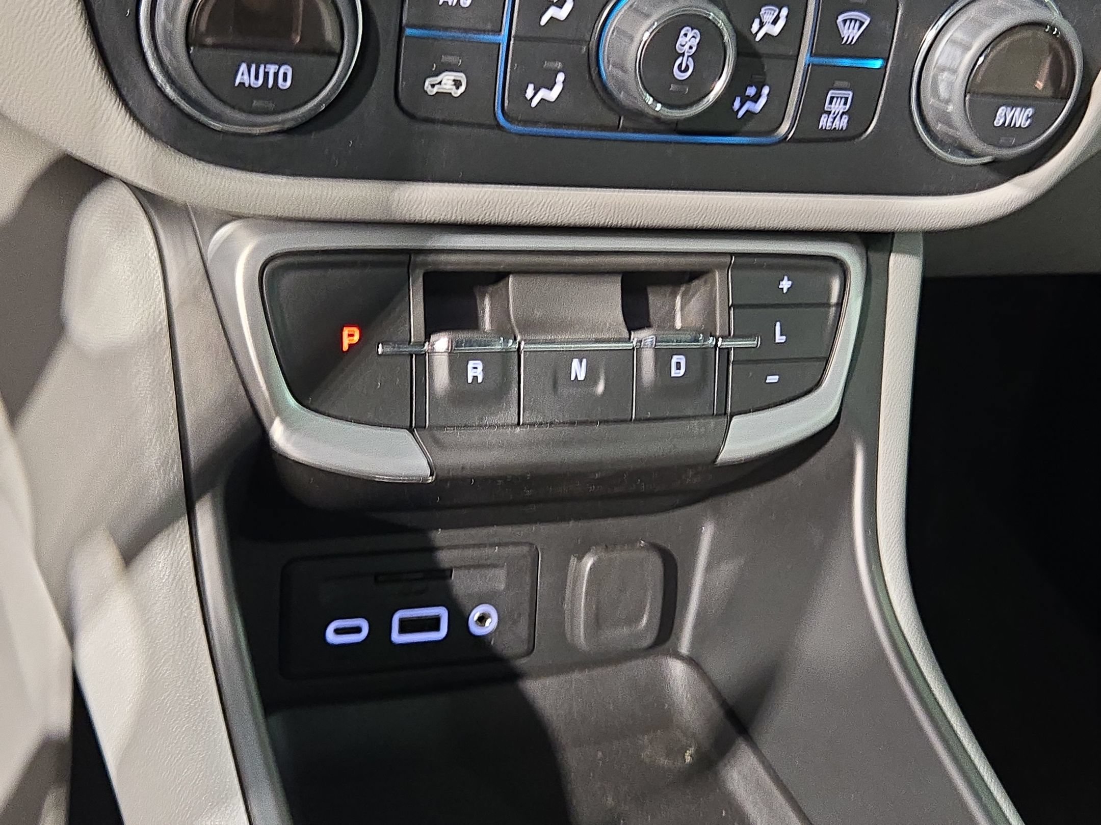 Used 2022 GMC Terrain SLE w/ Driver Convenience Package FWD image 32