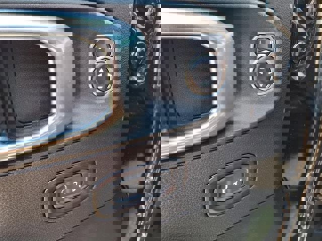 Used 2023 Jeep Gladiator Overland image 14