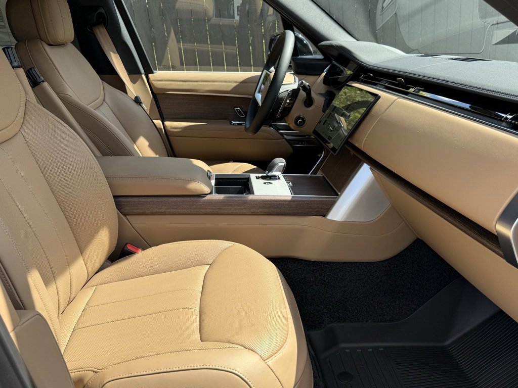 New 2025 Land Rover Range Rover SE image 12