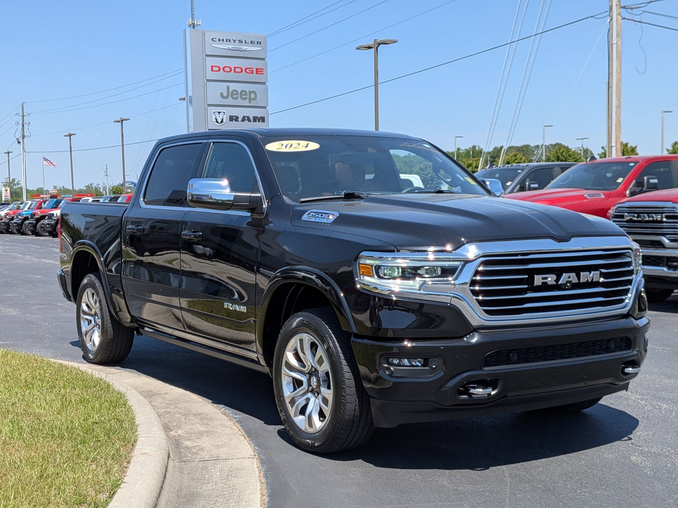 Used 2024 RAM 1500 Limited AWD/4WD image 3