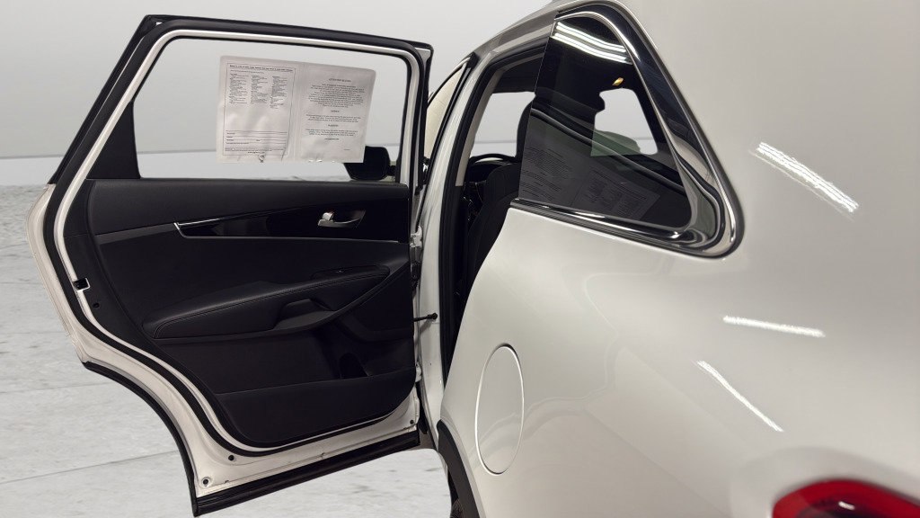 Used 2020 Kia Sorento L FWD image 32