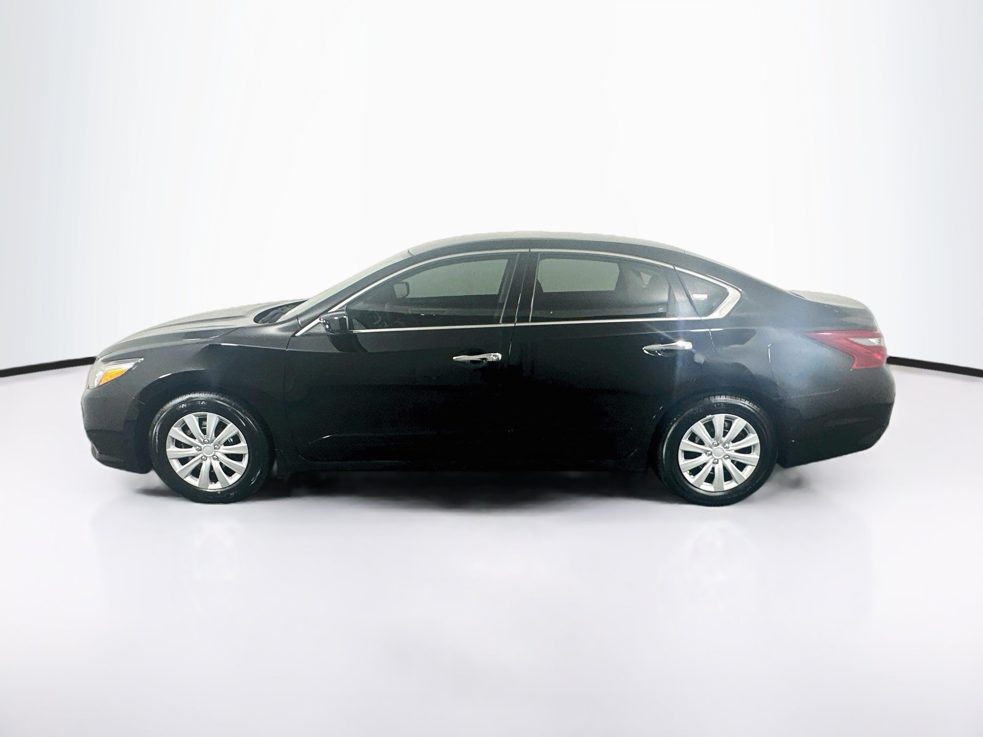Used 2018 Nissan Altima 2.5 S w/ S Convenience Package FWD image 4