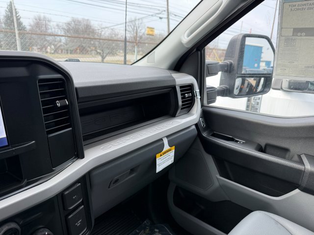 New 2026 Ford F550 4x4 Supercab Super Duty image 16