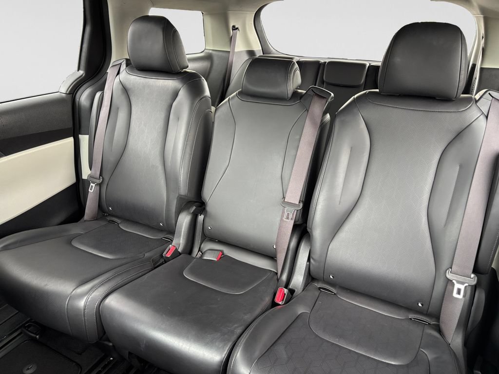 Used 2024 Kia Carnival LX FWD image 13