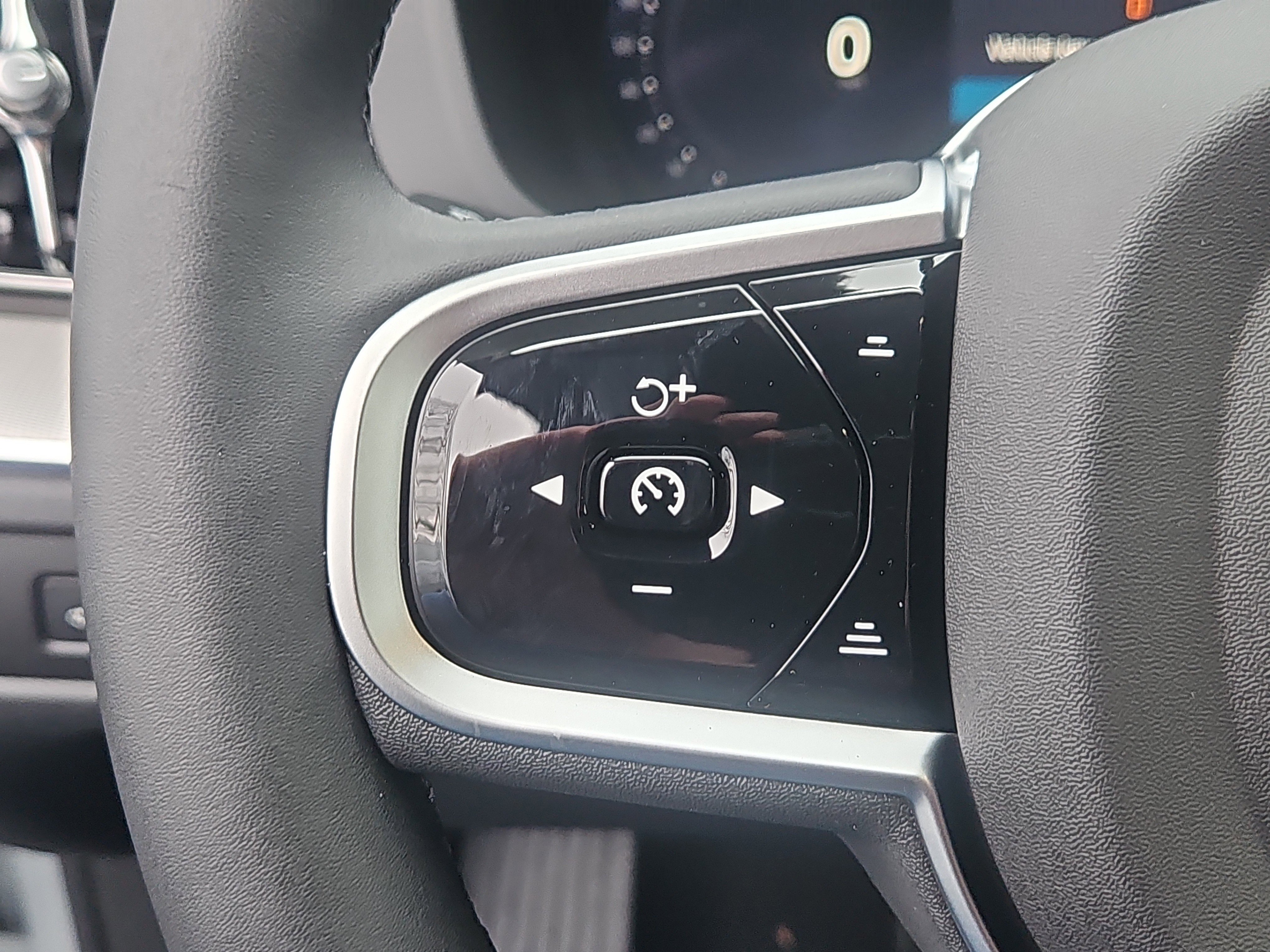 New 2026 Volvo XC60 B5 Ultra w/ Protection Package Premier image 15