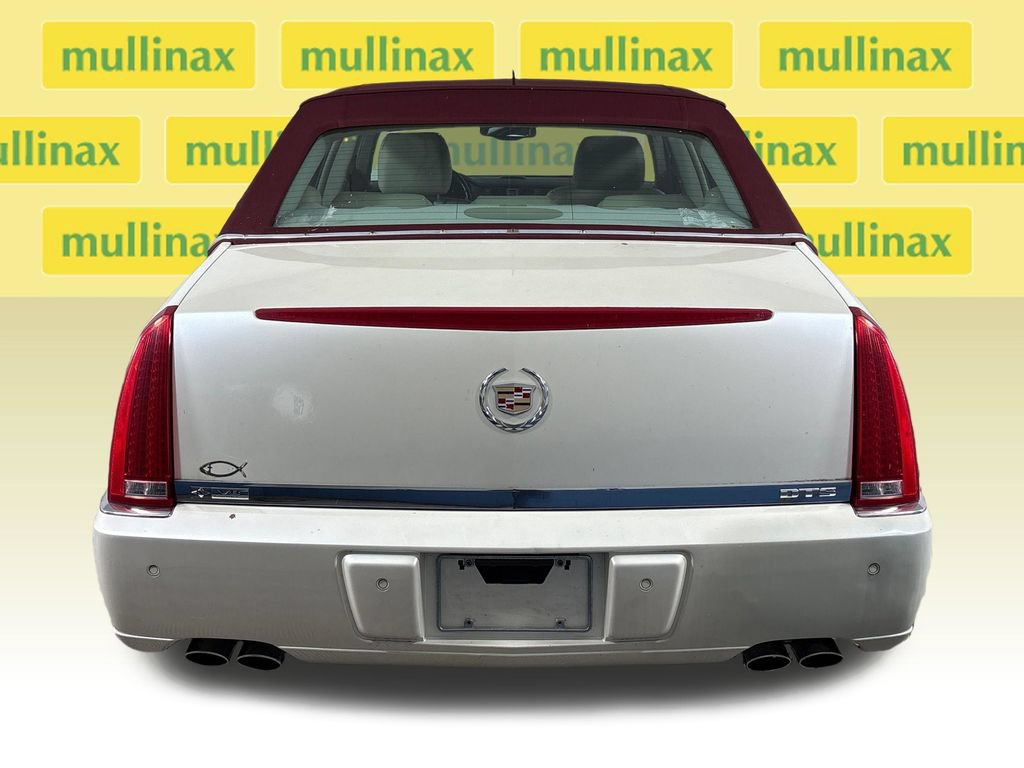 Used 2008 Cadillac DTS w/ Sun And Sound Package FWD image 9