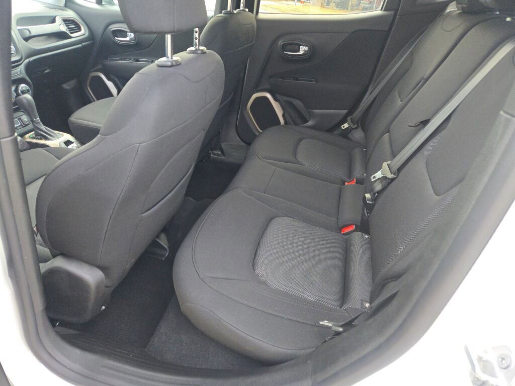 Used 2017 Jeep Renegade Latitude w/ Popular Equipment Group image 16